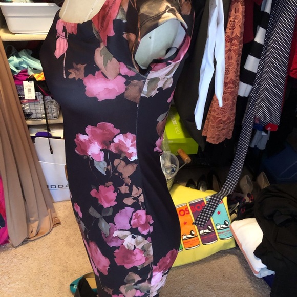 Off Shoulder Floral Bodycon Midi Dress - Picture 4 of 5